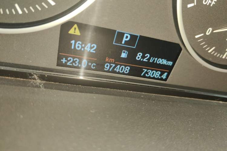 Used BMW X1 2016 sDrive18Li Premium Edition Odometer Close Up