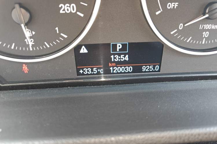 Used BMW X1 2016 sDrive20Li Luxury Model Odometer Close Up