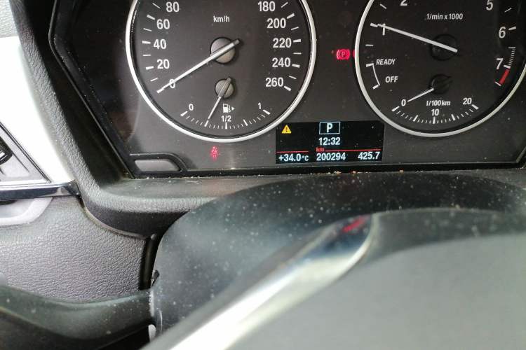 Used BMW X1 2016 sDrive18Li Fashion Model Odometer Close Up