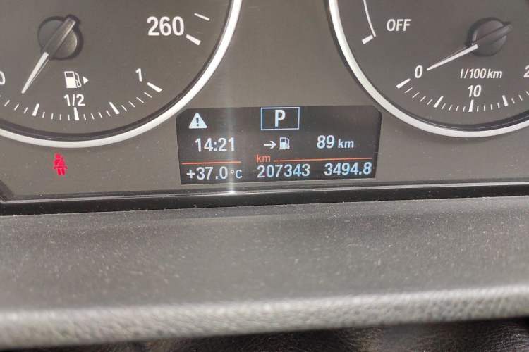 Used BMW X1 2016 sDrive20Li Luxury Model Odometer Close Up