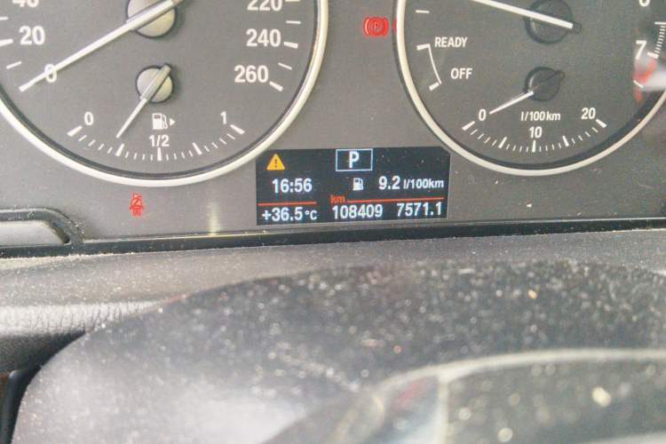 Used BMW X1 2016 sDrive20Li Luxury Model Odometer Close Up