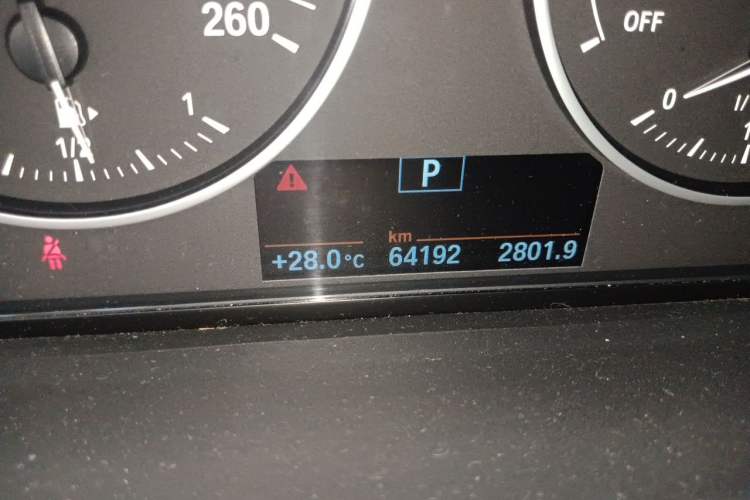 Used BMW X1 2016 sDrive18Li Premium Edition Odometer Close Up