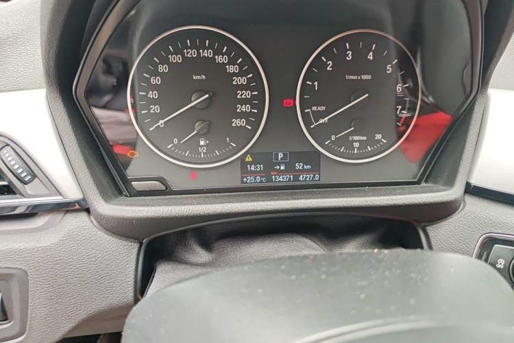 Used BMW X1 2016 sDrive18Li Fashion Model Odometer Close Up