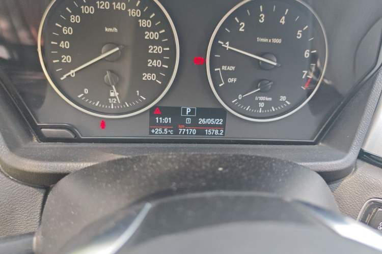 Used BMW X1 2016 sDrive18Li Fashion Model Odometer Close Up