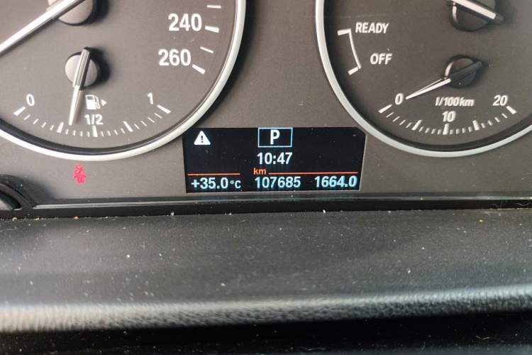 Used BMW X1 2016 sDrive18Li Premium Edition Odometer Close Up