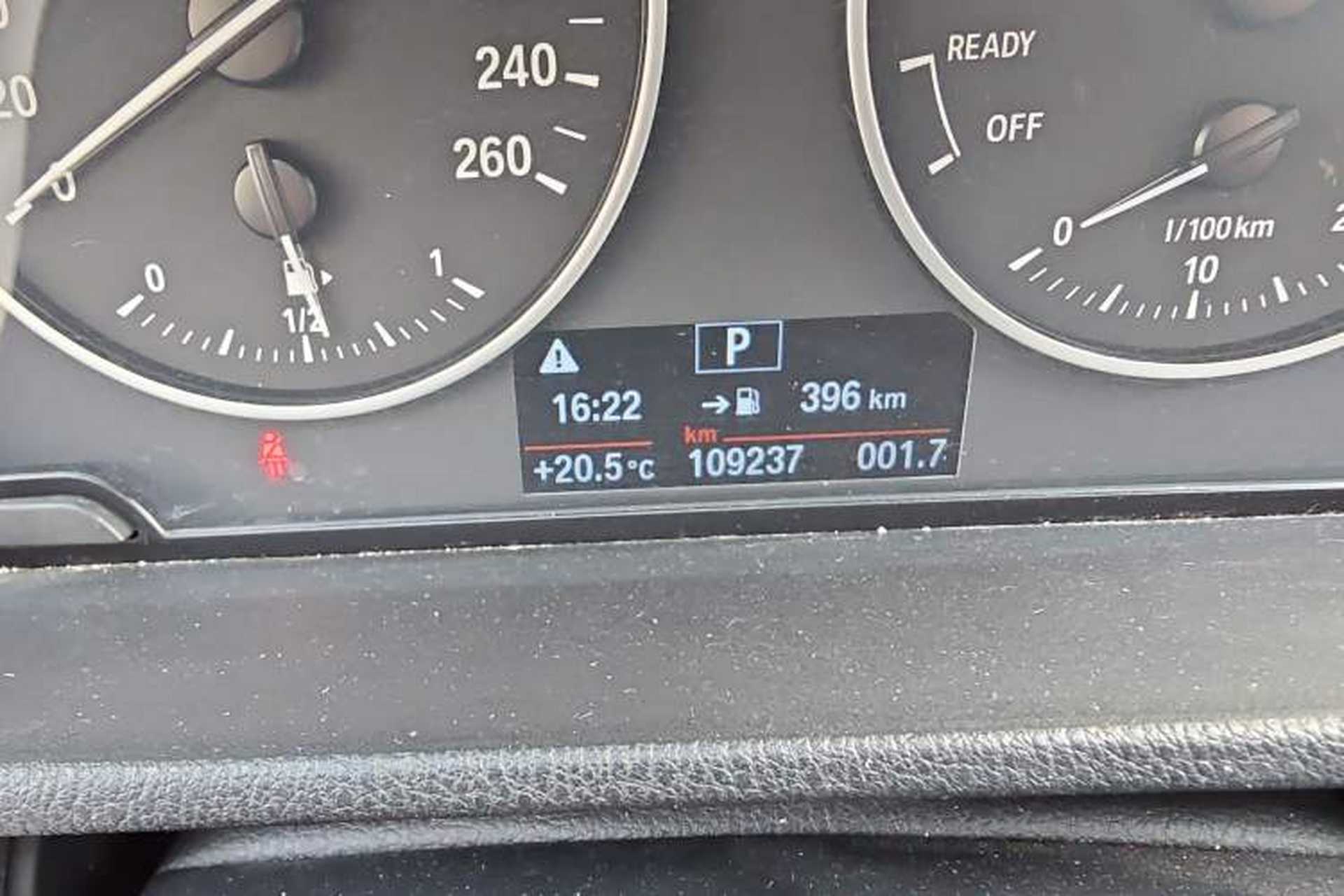 Used BMW X1 2016 sDrive18Li Premium Edition Odometer Close Up