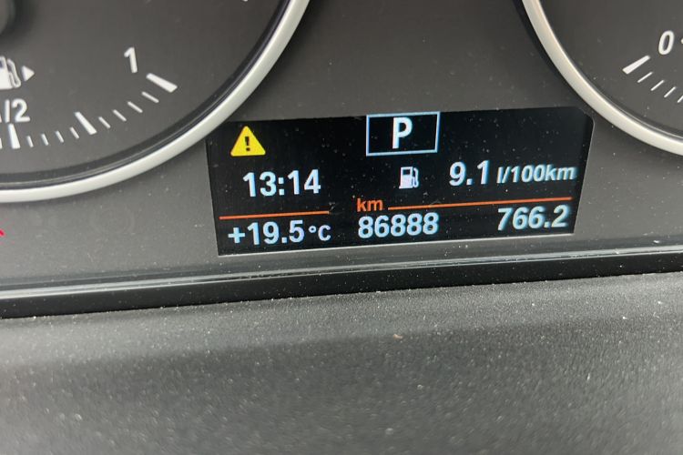 Used BMW X1 2016 sDrive18Li Fashion Model Odometer Close Up