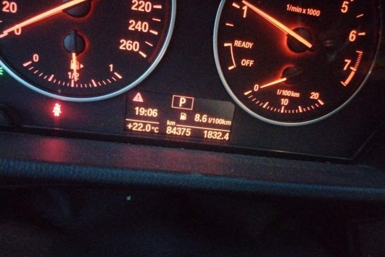 Used BMW X1 2016 sDrive20Li Luxury Model Odometer Close Up
