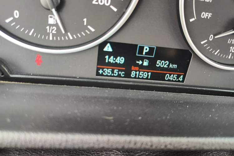 Used BMW X1 2016 sDrive20Li Luxury Model Odometer Close Up
