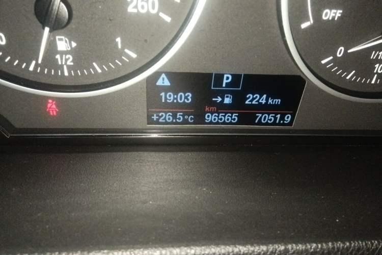 Used BMW X1 2016 sDrive18Li Premium Edition Odometer Close Up