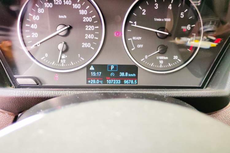 Used BMW X1 2016 sDrive20Li Luxury Model Odometer Close Up