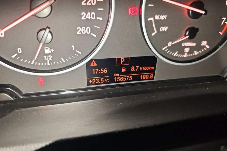 Used BMW X1 2016 sDrive20Li Luxury Model Odometer Close Up