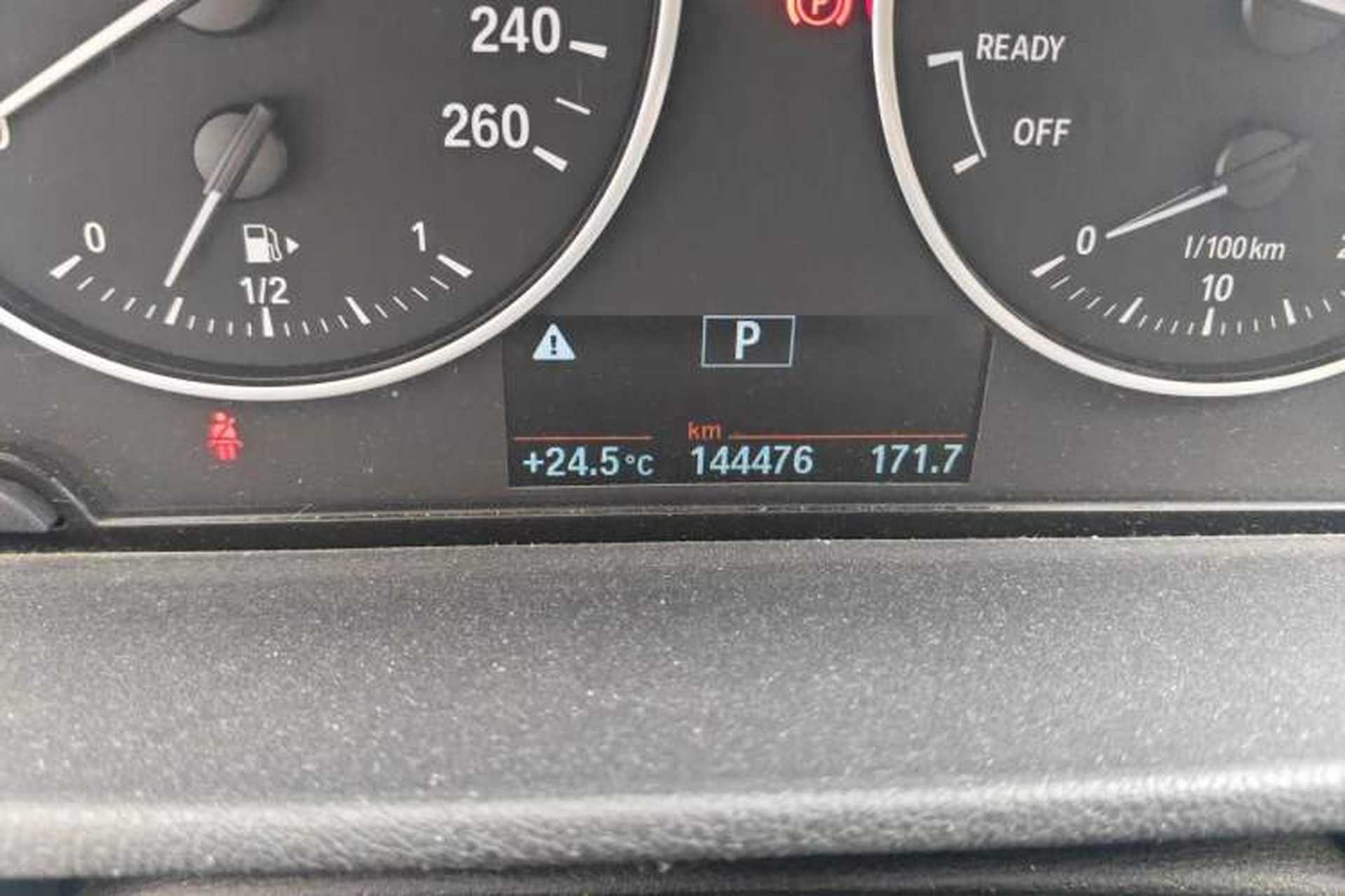 Used BMW X1 2016 sDrive18Li Premium Edition Odometer Close Up