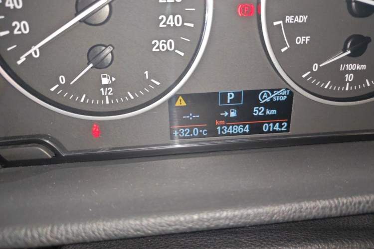 Used BMW X1 2016 sDrive18Li Fashion Model Odometer Close Up