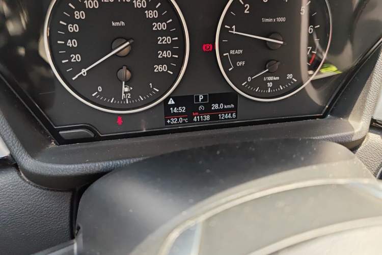 Used BMW X1 2016 sDrive18Li Fashion Model Odometer Close Up