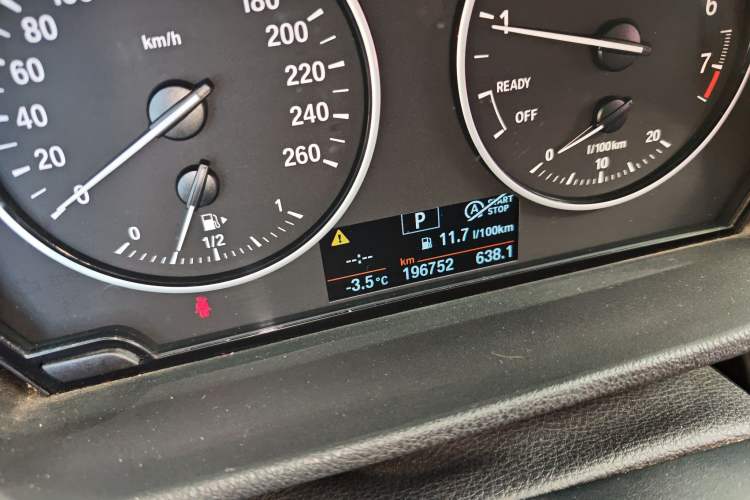 Used BMW X1 2016 sDrive18Li Premium Edition Odometer Close Up