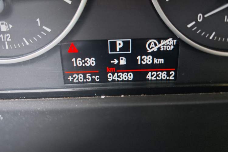 Used BMW X1 2016 sDrive18Li Premium Edition Odometer Close Up