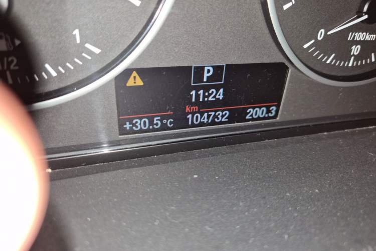 Used BMW X1 2016 sDrive20Li Luxury Model Odometer Close Up