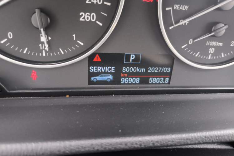 Used BMW X1 2016 sDrive18Li Luxury Model Odometer Close Up