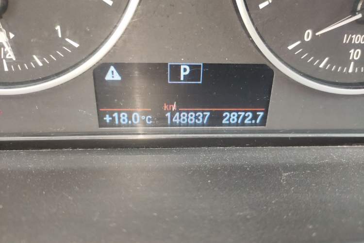 Used BMW X1 2016 sDrive18Li Fashion Model Odometer Close Up