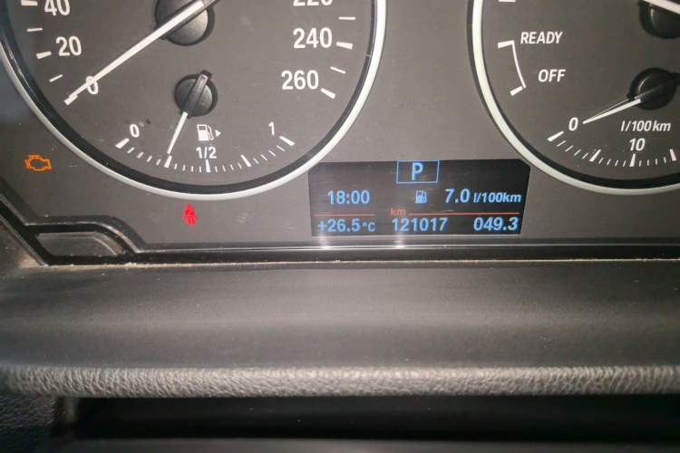 Used BMW X1 2016 sDrive18Li Premium Edition Odometer Close Up