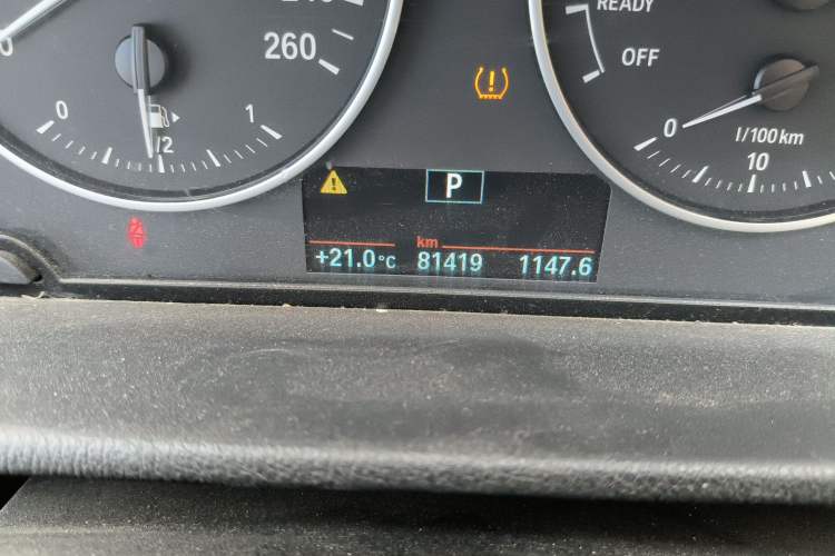 Used BMW X1 2016 sDrive18Li Premium Edition Odometer Close Up