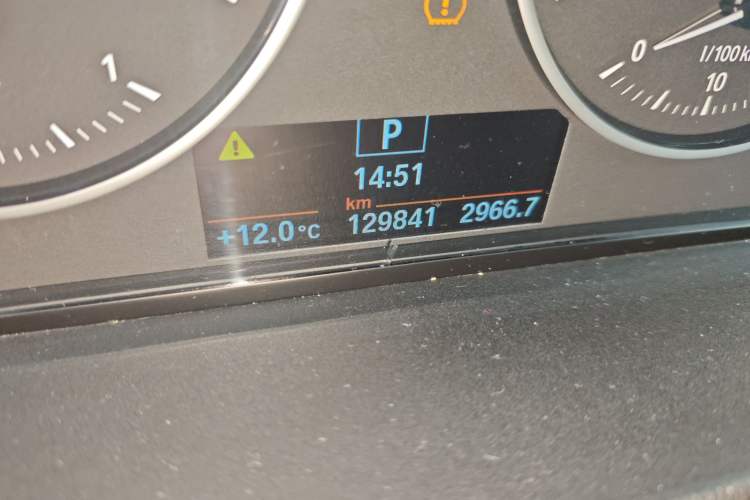 Used BMW X1 2016 sDrive18Li Premium Edition Odometer Close Up