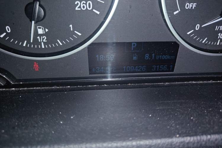 Used BMW X1 2016 sDrive20Li Luxury Model Odometer Close Up
