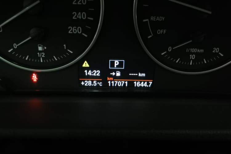 Used BMW X1 2016 sDrive18Li Premium Edition Odometer Close Up