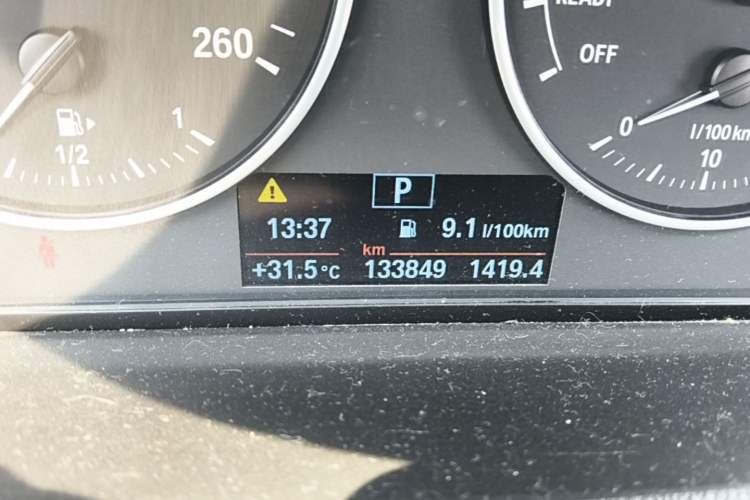 Used BMW X1 2016 sDrive18Li Premium Edition Odometer Close Up
