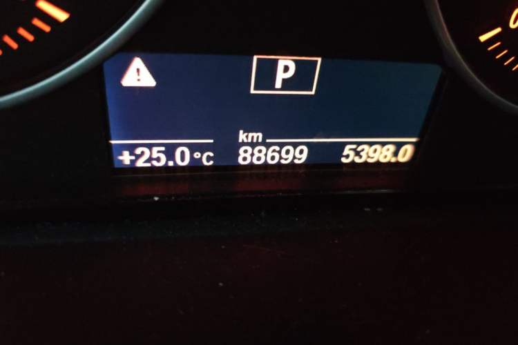 Used BMW X1 2016 sDrive18Li Luxury Model Odometer Close Up