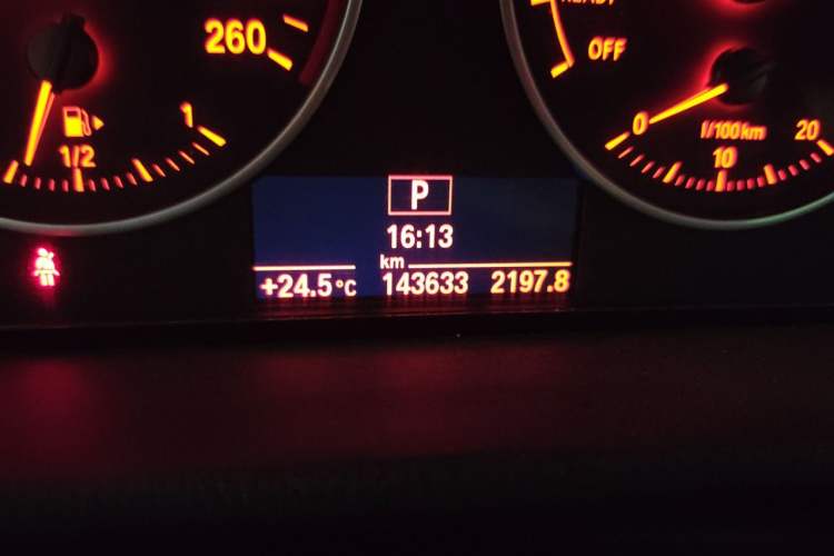 Used BMW X1 2016 sDrive20Li Luxury Model Odometer Close Up