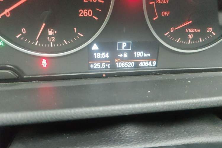 Used BMW X1 2016 sDrive18Li Premium Edition Odometer Close Up