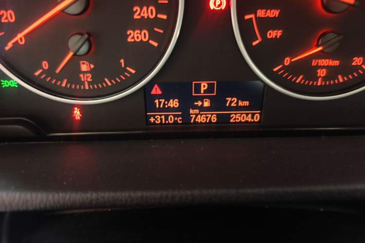 Used BMW X1 2016 sDrive18Li Premium Edition Odometer Close Up