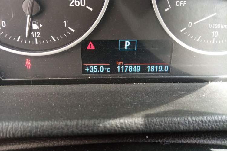 Used BMW X1 2016 sDrive18Li Fashion Model Odometer Close Up