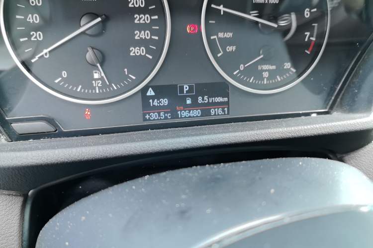 Used BMW X1 2016 sDrive18Li Premium Edition Odometer Close Up