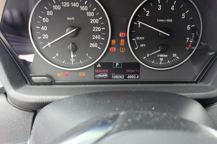 Used BMW X1 2016 sDrive18Li Fashion Model Odometer Close Up