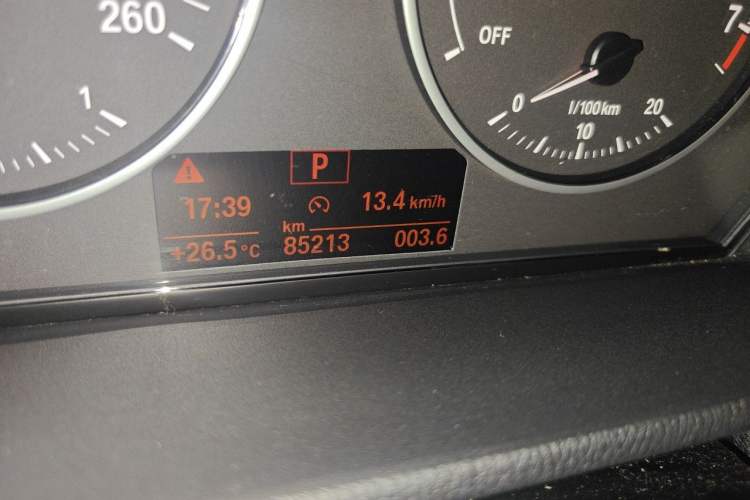 Used BMW X1 2016 sDrive18Li Premium Edition Odometer Close Up
