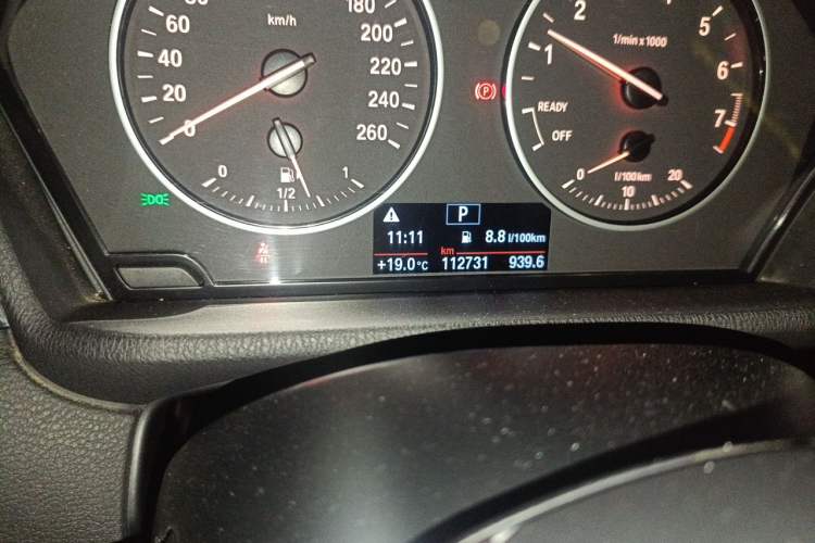 Used BMW X1 2016 sDrive18Li Premium Edition Odometer Close Up