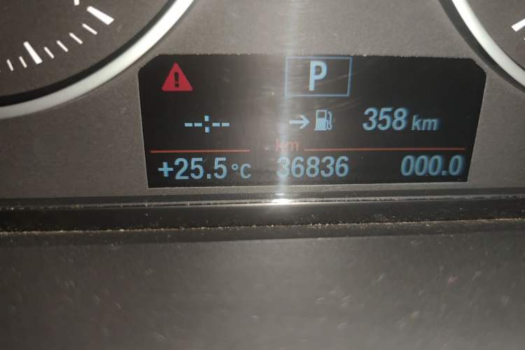 Used BMW X1 2016 sDrive20Li Luxury Model Odometer Close Up
