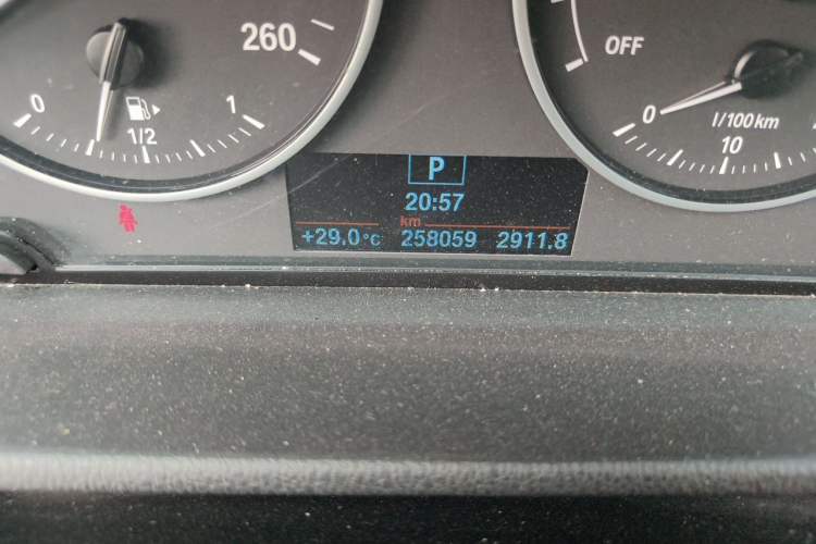 Used BMW X1 2016 sDrive18Li Luxury Model Odometer Close Up