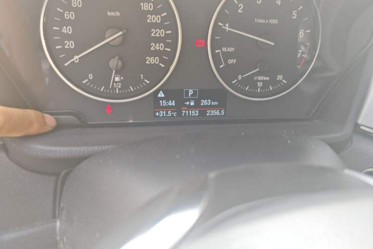 Used BMW X1 2016 sDrive18Li Fashion Model Odometer Close Up