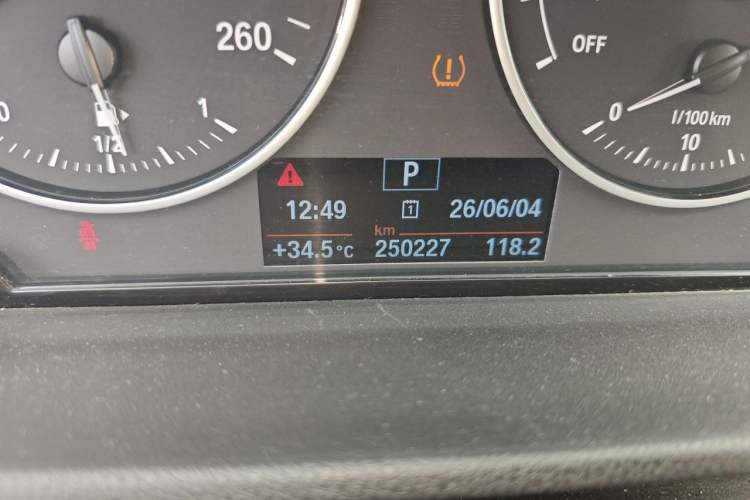 Used BMW X1 2016 sDrive18Li Fashion Model Odometer Close Up