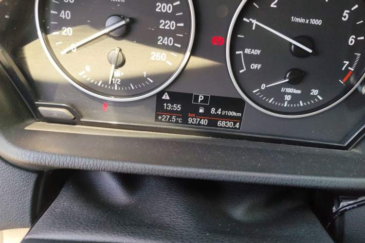 Used BMW X1 2016 sDrive18Li Premium Edition Odometer Close Up