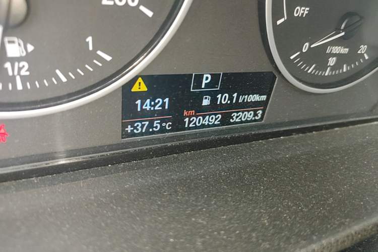 Used BMW X1 2016 sDrive18Li Fashion Model Odometer Close Up