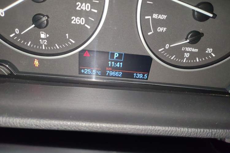 Used BMW X1 2016 sDrive20Li Luxury Model Odometer Close Up