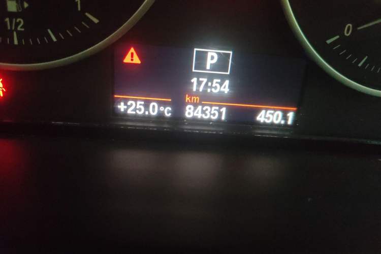 Used BMW X1 2016 sDrive18Li Fashion Model Odometer Close Up