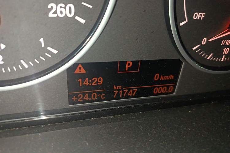 Used BMW X1 2016 sDrive18Li Premium Edition Odometer Close Up