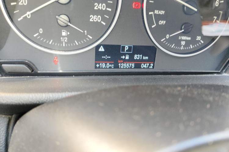 Used BMW X1 2016 sDrive18Li Premium Edition Odometer Close Up