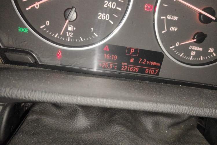 Used BMW X1 2016 sDrive18Li Fashion Model Odometer Close Up